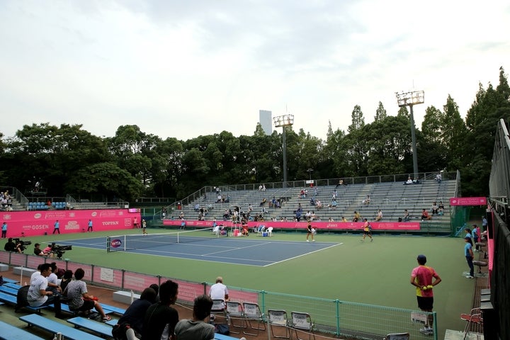 有明テニスの森公園で開催されていた頃のジャパン女子オープン。今年は大阪で行なわれる予定だったが…。写真：スマッシュ写真部