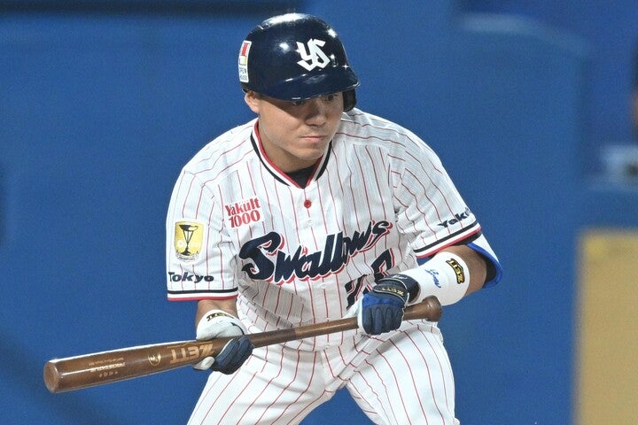 日本野球ではある種、“信仰”に近い形でバントが推奨されているが、データを紐解くと、いかに非効率な戦術なのかが見えてくる。写真：滝川敏之(THE DIGEST)