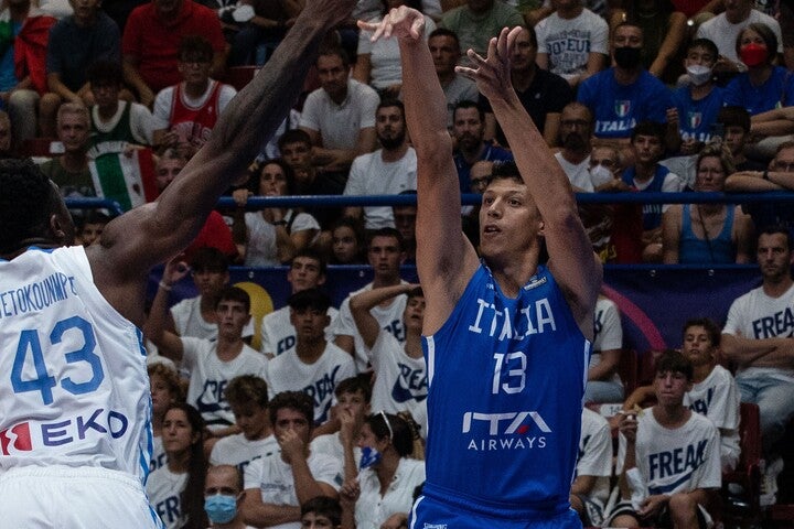今季NBAデビュー予定のイタリアのフォンテッキオは、激闘となったギリシャとの一戦でヤニス以上に注目を集めるパフォーマンスを見せた。(C)Getty Images