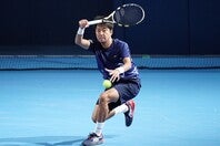 長年、日本テニス界を牽引してきた仁木拓人。最後まで彼らしいプレーに期待したい。写真：金子拓弥（THE DIGEST写真部）