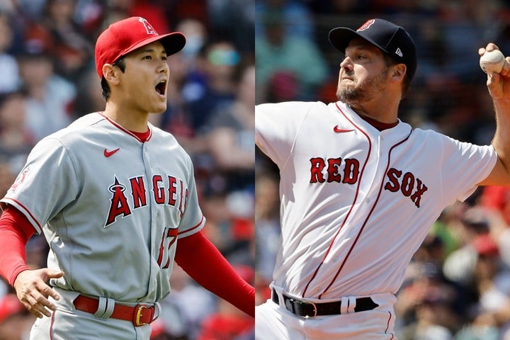 この日３勝目を挙げた大谷（左）。彼の才能に相手先発のヒル（右）も惚れ惚れしているようだ。(C)Getty Images