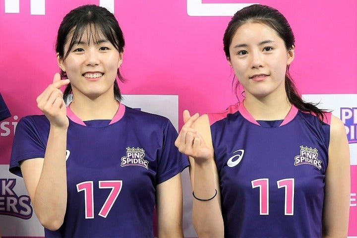 2021年に大騒動を引き起こしたイ・ジェヨン（左）とダヨン（右）の双子姉妹。いまだ韓国国内では反感を持つ者が少なくないようだ。(C)AFLO