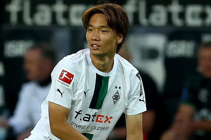 左膝の怪我から復帰が待たれる板倉。果たしてW杯前にピッチに立つことは叶うだろうか。(C) Getty Images