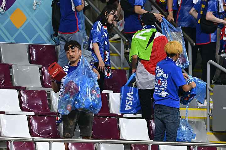 日本サポーターのスタジアムでの振る舞いは今や世界各国から称賛されている。写真：金子拓弥（THE DIGEST写真部／JMPA代表撮影）