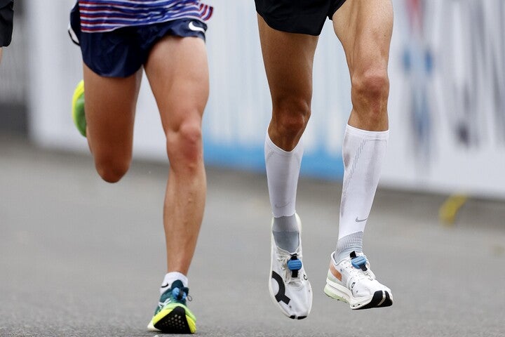 ゴール前の競り合いで隣のランナーの走路を妨害した選手がいた。写真はイメージ。(C)Getty Images