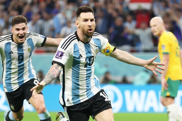 得点シーン以外にも、冷静なボールさばきで、アルゼンチンを勝利に導いたメッシ。その存在感はあまりに絶大だった。(C)Getty Images