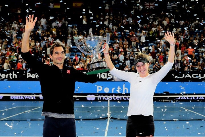 2019年に開催されたホップマンカップで優勝したフェデラーとベンチッチのスイスペア。(C)Getty Images