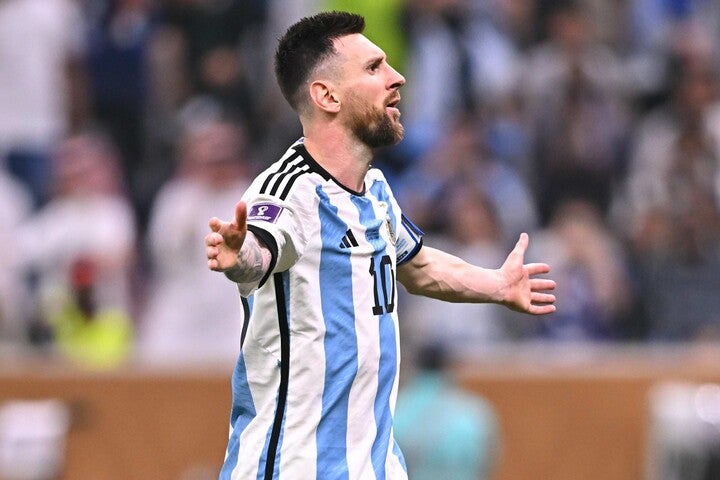 ワールドカップでアルゼンチン代表を世界一に導いたメッシ。そんな稀代の天才に敬意を表したファンの行動が物議を醸している。写真：金子拓弥（THE DIGEST写真部／JMPA代表撮影）