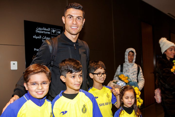 アル・ナスルに入団が決まったC・ロナウドはサウジアラビアに到着すると、地元ファンから熱烈な歓迎を受けた。(C)Getty Images