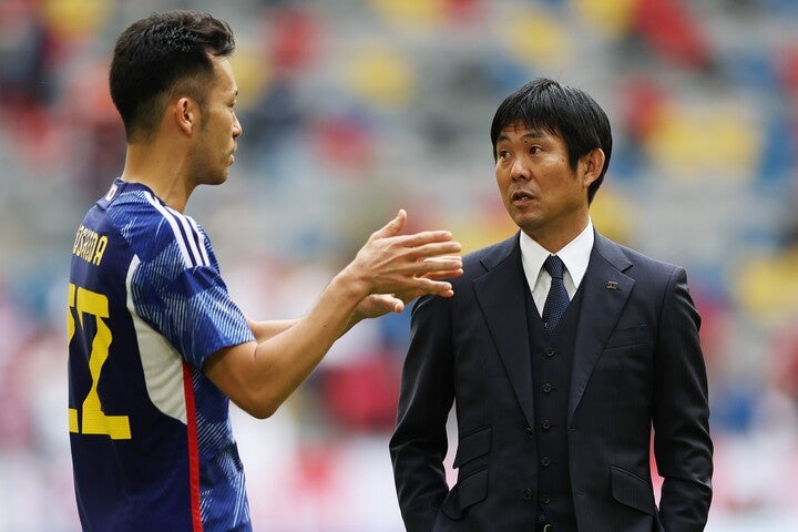 次のW杯までの契約を締結した森保監督（右）。そんな日本人指揮官に導かれたサムライブルーの躍進に韓国メディアも賛辞を贈る。(C)Getty Images