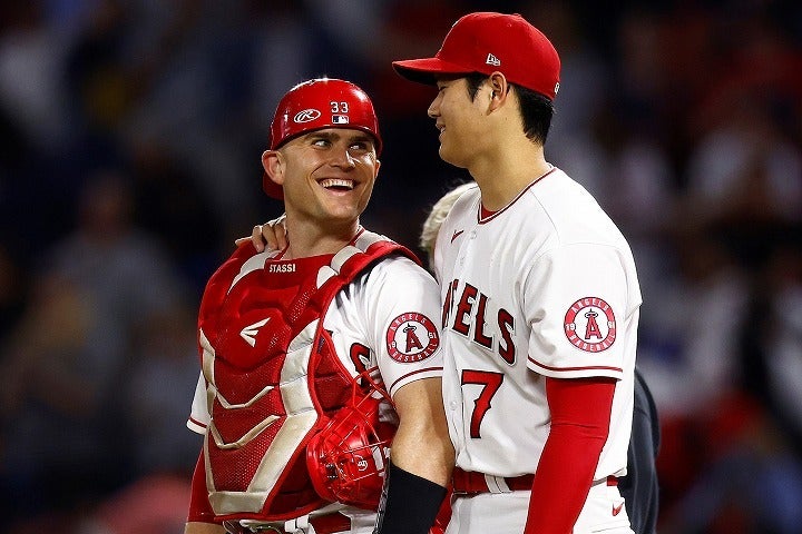 捕手として大谷（右）と好相性を見せてきたスタッシ（左）。偉才を間近で支えてきた男が語った二刀流とは？(C)Getty Images