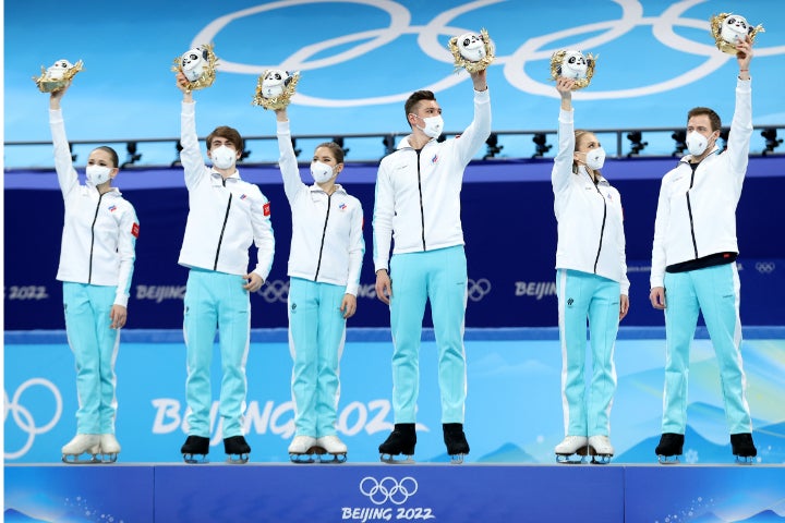 北京五輪団体戦で金メダルを獲得したROC。日本を含め、いまだ選手たちの元にはメダルが授与されていない。(C)Getty Images