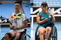 全豪車いすテニス、男子シングルス準優勝の小田凱人（左）と女子シングルス準優勝の上地結衣（右）。写真：AAP/アフロ