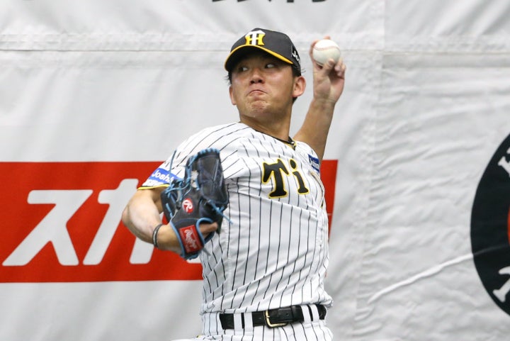 ブルペンで100球以上を投じた伊藤。左のエースから“開幕投手宣言”が飛び出した。写真：滝川敏之