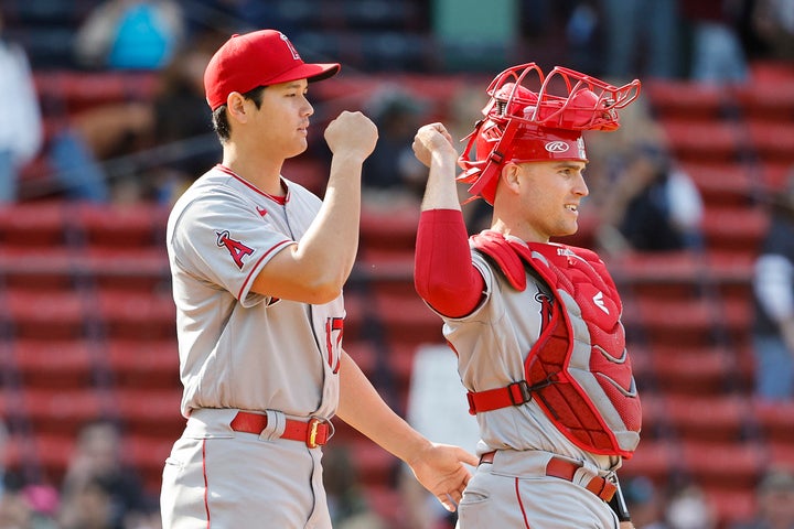 大谷（左）を支えるスタッシ（右）が、スタメン落ちの危機に直面しているようだ。(C)Getty Images