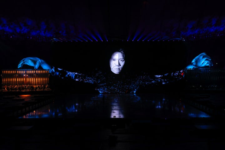 東京ドームで行なわれた羽生の単独アイスショー。巨大なスクリーンに加え、多彩な演出が加わった。(C)2023 GIFT Official