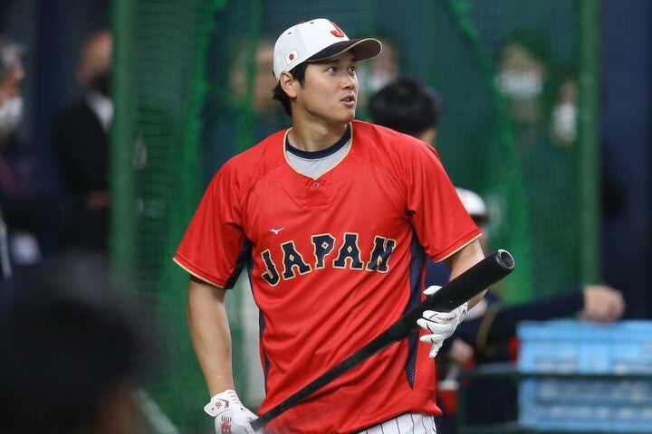 試合前の打撃練習で大谷が登場。会場内の視線は、彼が放つボールに集中した。写真：滝川敏之