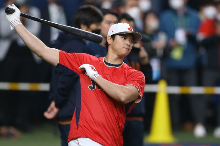 打撃練習で20スイング中7本が柵越えした大谷。写真：滝川敏之