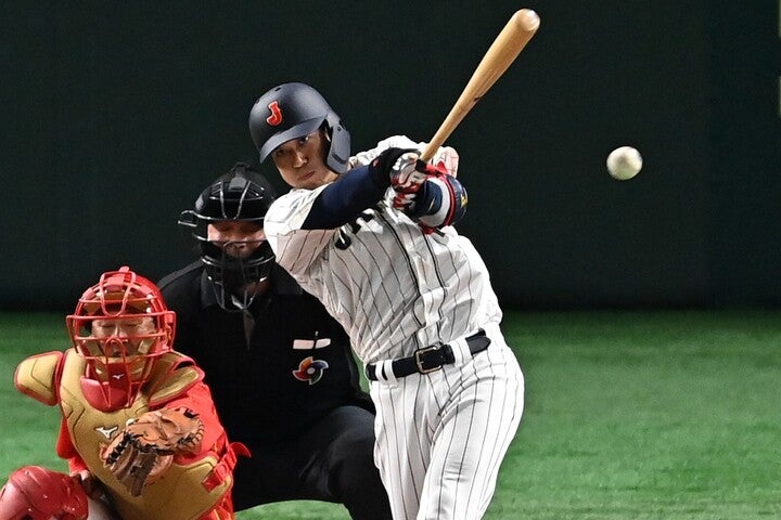 長く結果が出ていなかった山田。そのなかで生んだ待望のヒットにはナイン、そして指揮官も喜んだ。(C)Getty Images