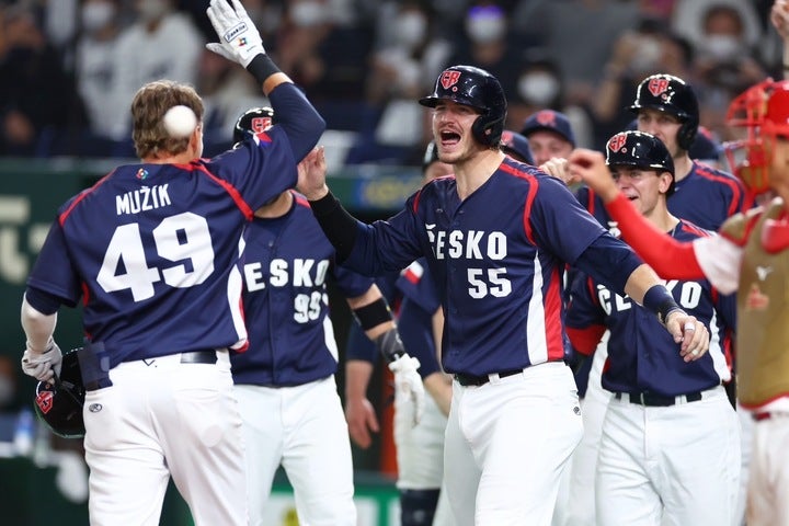 歓喜に沸くチェコ戦士。WBC初勝利をもぎ取った。写真：CTK Photo/アフロ