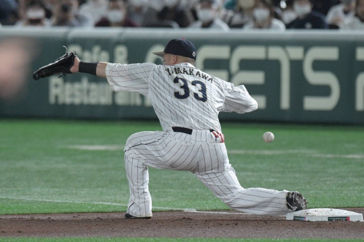 遊撃手の中野が一塁への悪送球で侍ジャパンは１点を失った。写真：鈴木颯太朗