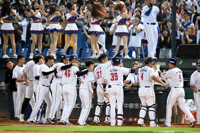 まさに熱狂のるつぼと化すスタジアム。台湾代表は日曜日の最終戦でキューバを下し、準々決勝行きを決められるか。(C)Getty Images