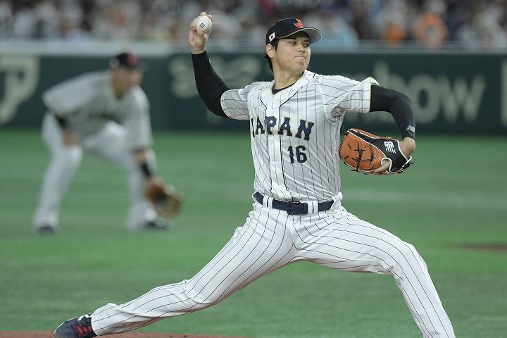 イタリア戦で大谷は３番・投手兼指名打者で先発した。写真：鈴木颯太朗