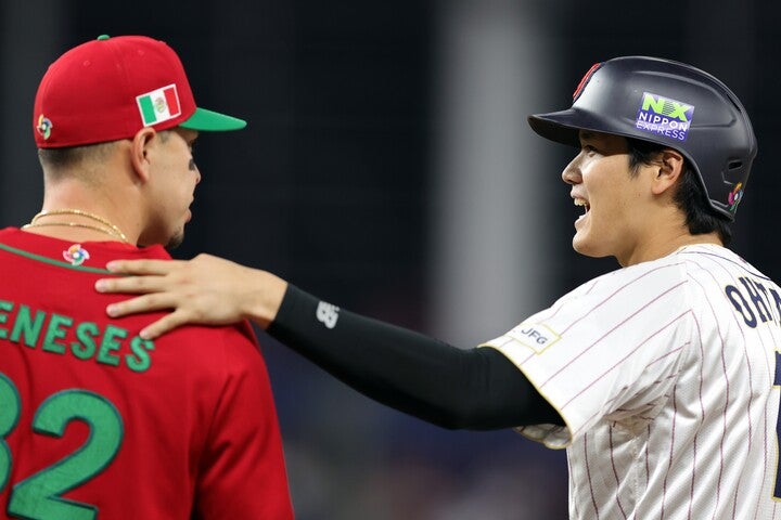 日本とメキシコ。死力を尽くした両チームのパフォーマンスにファンの歓喜。そして互いに健闘を称え合う姿が話題となっている。(C)Getty Images