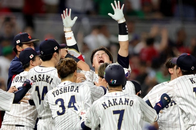 チェコ代表のジーマ主将も興奮！ 日本のWBC決勝進出を祝した。(C)Getty Images