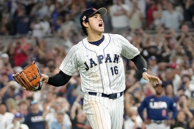 歓喜を爆発させる大谷。日本が悲願のWBC制覇を成し遂げた。(C)Getty Images