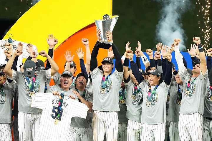 14年ぶり３度目の優勝を飾った日本代表に対戦国からも祝福の声が届いている。(C) Getty Images