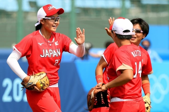 日本のエース・後藤希（左）は韓国戦に登板して見事完封（写真は東京五輪時）。日本は圧巻７連勝でアジアカップ決勝へ駒を進めた。(C)Getty Images