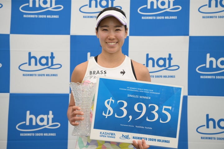 かしわ国際オープンの女子シングルスを制した日比野菜緒。前週優勝のチャンにストレート勝ちした。写真：T.Oshima（かしわ国際オープン）