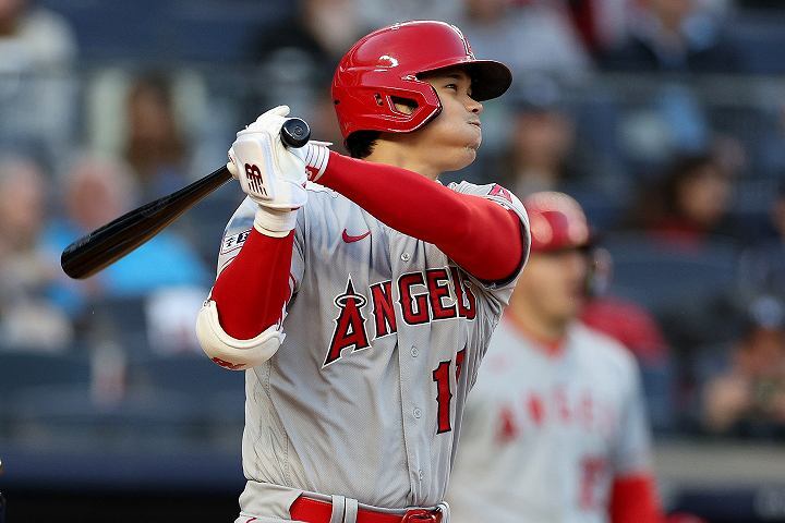 大谷翔平が自身の記録に迫る過去２番目の打球速度の弾丸ライナーを右中間スタンドへ打ち込んだ。(C) Getty Images