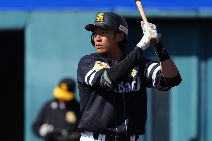 23日のロッテ戦の第４打席に今季１号を記録した柳田。ファンは歓喜に満ち溢れていた。写真：梅月智史