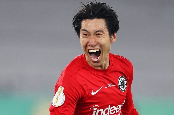 ポカール準決勝で勝ち越しゴールを挙げた鎌田が歓喜の雄叫びを上げる。(C) Getty Images