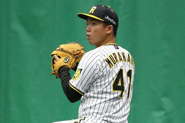 ３、４月度はセ・リーグ投手部門でMVPに輝いた村上。圧巻のパフォーマンスを披露し続けている。写真：滝川敏之