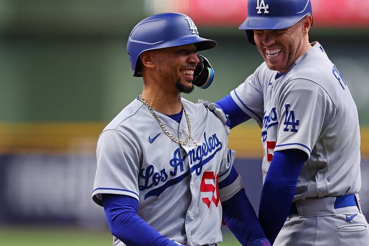 幽霊ホテルへの宿泊を拒否したベッツ。９日の試合ではホームランを放った。(C) Getty Images