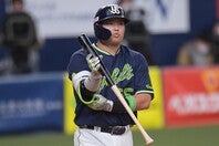 最初の３点は村上のバットから生まれた。写真：THE DIGEST写真部