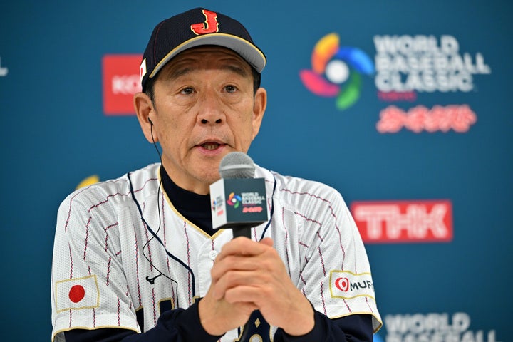 WBC優勝を成し遂げた栗山前監督。後任者へのしかかる重圧は並大抵のものではない。(C)Getty Images