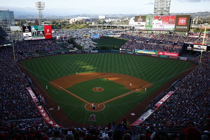 日本でもすっかりおなじみのエンジェル・スタジアム。大谷が加入した18年から右翼フェンスの「本塁打境界線」が変更された。写真：Getty Images