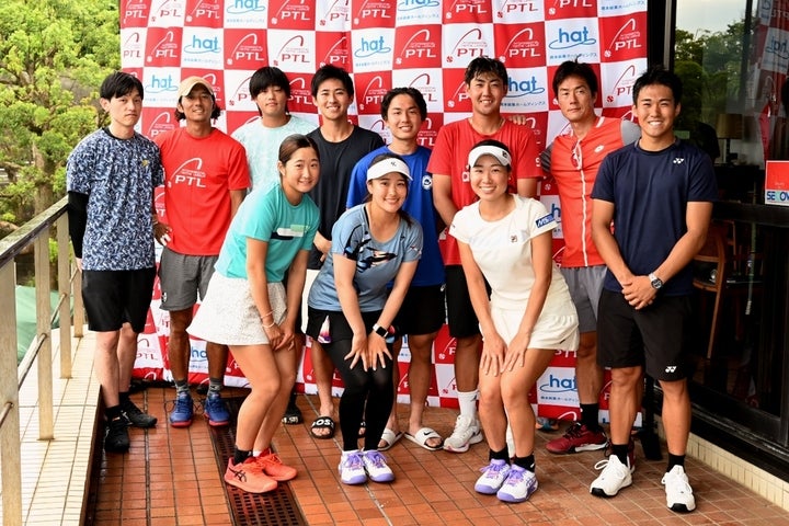 イベントに参加したPTL賛同プロやチームHAT所属プロたち。全日本チャンピオンを多数含む豪華な顔触れが揃った。写真提供：一般社団法人プロテニスリーグ機構