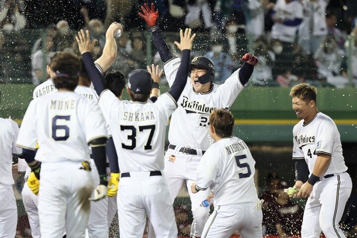 オリックスは吉田正尚が抜けても戦力を落とさず、リーグ３連覇へ向けて好位置で前半戦を折り返した。写真：産経新聞社