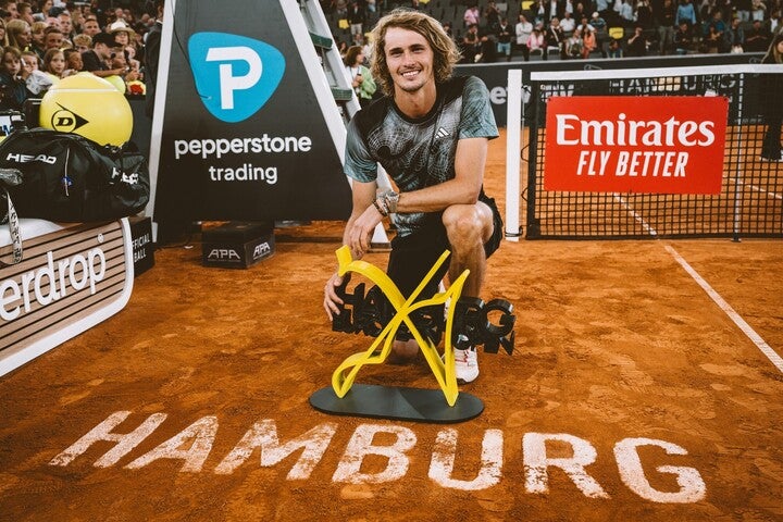 「ハンブルク・ヨーロピアン・オープン」決勝でクレー巧者のジェレを下したズベレフは、１年８か月ぶりにツアータイトルを獲得した。（C）Getty Images