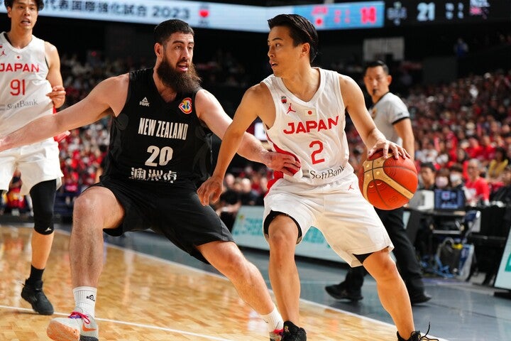 日本はブザービーターで会場を沸かせた富樫(写真)を筆頭に、４人が２桁得点をあげたが、ニュージーランドに連勝はならなかった。写真：田中研治