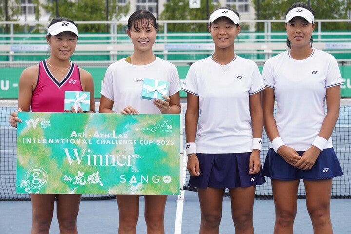 左から優勝の虫賀／佐藤、準優勝のバク・ダヨン／ジョン・ボヨン。写真：(C)JWT50（C）Getty Images