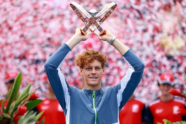 「ナショナルバンク・オープン」決勝でデミノーをストレートで破ったシナーは、ツアー８勝目を飾った。（C）Getty Images
