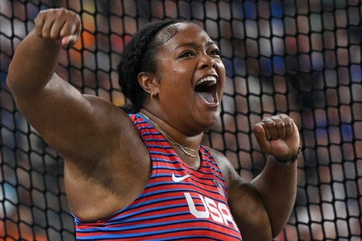 女子円盤投で金メダルに輝いた米国のタウサガ。自己ベスト更新に雄叫びを上げた。(C)Getty Images