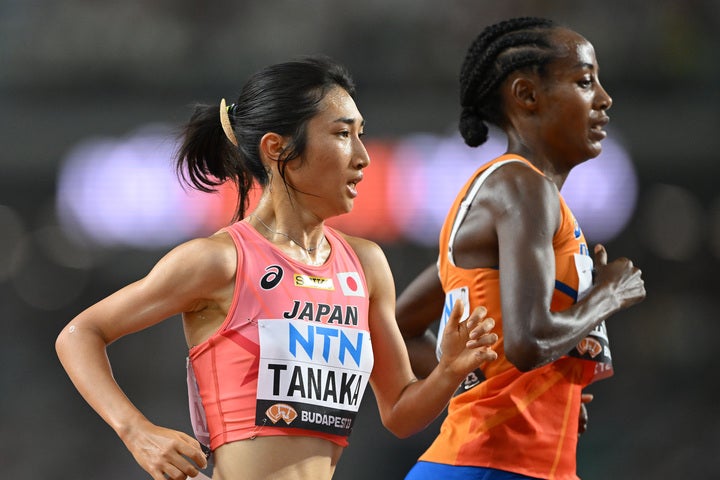 5000m決勝で８位入賞を果たした田中（左）。日本のエースがハッサン（右）に肩を並べて走る場面も。(C)Getty Images