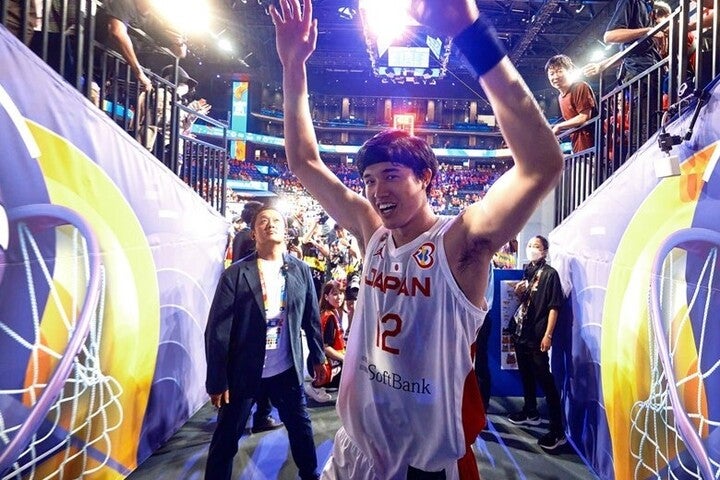 エースとして、リーダーとして日本の今大会２勝目に貢献した渡邊。試合後はチーム一丸の勝利を強調した。(C)FIBA